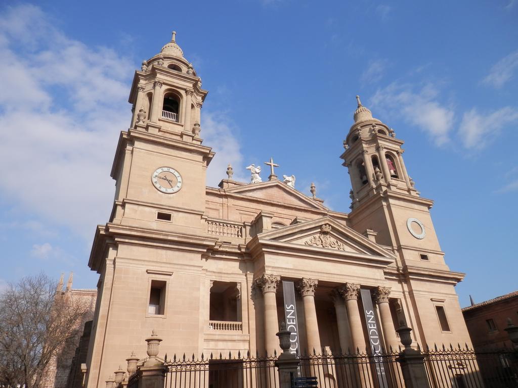Plaza Catedral Hostel ปัมโปลนา ภายนอก รูปภาพ